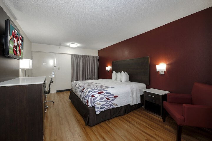 ADA Accessible Deluxe King (17 of 27)
