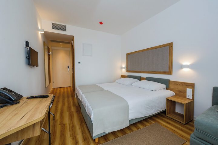 Room 18 of 61
