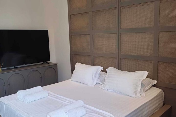 Room 2 of 27