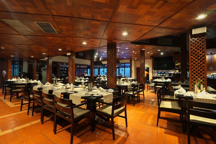 Dining 124 of 261