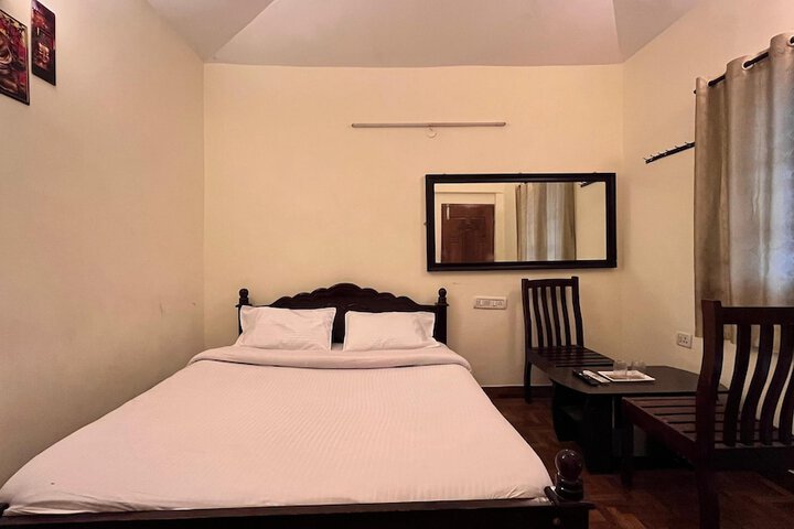 Room 6 of 18