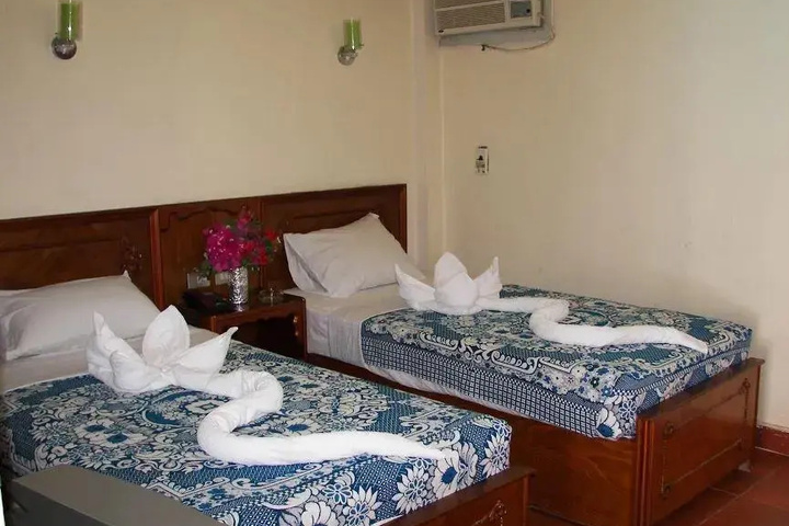 Room 5 of 16
