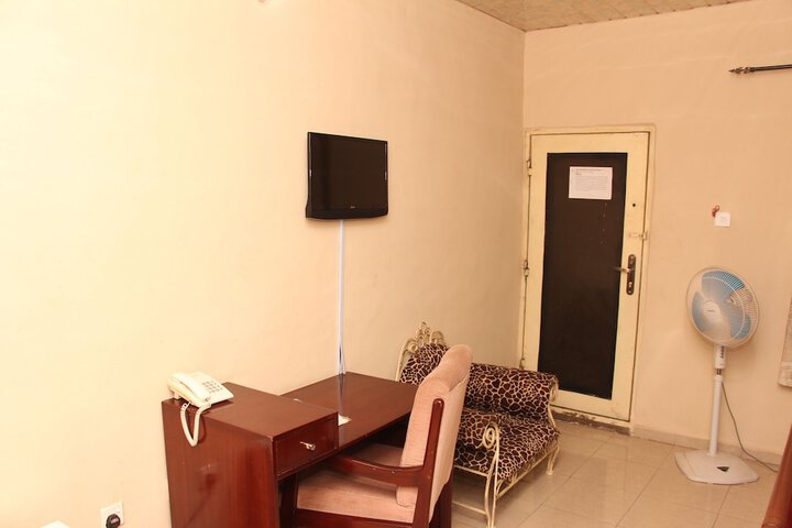 Room 3 of 8