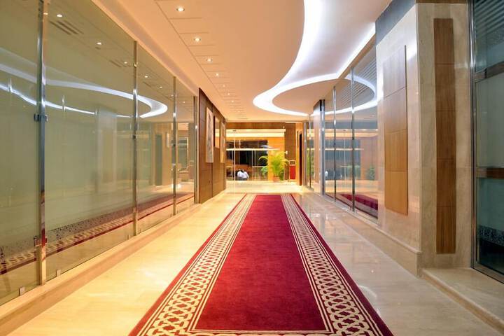 Ballroom/Hall 36 of 41