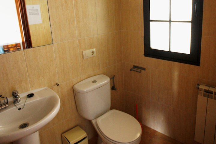 Room 6 of 8
