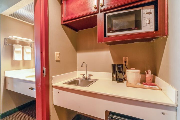 1 King Bed Suite (3 of 33)