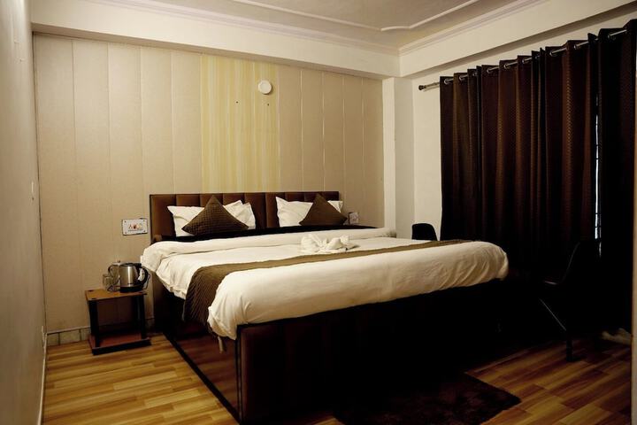 Room 5 of 27