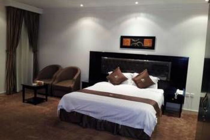 Room 8 of 17