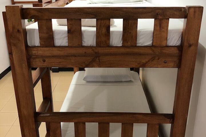 Room 9 of 16