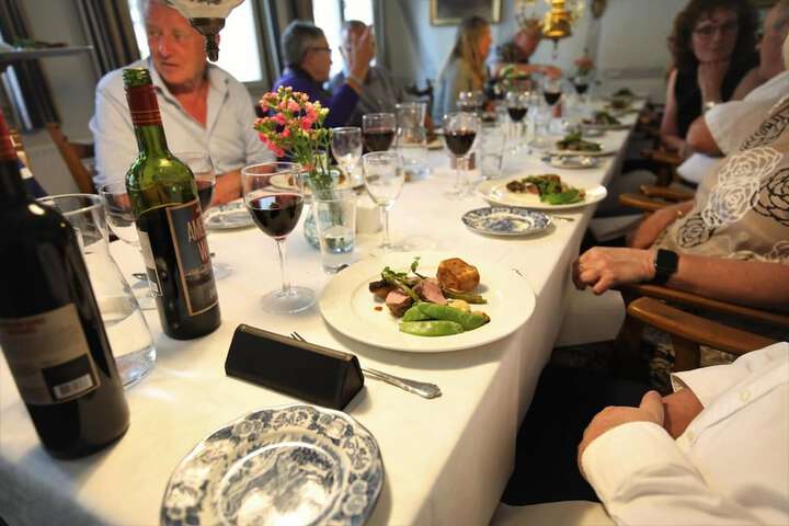 Dining 29 of 41
