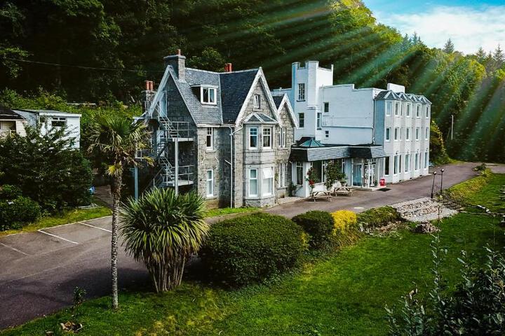 The Lodge on the Loch by OYO in Fort William
