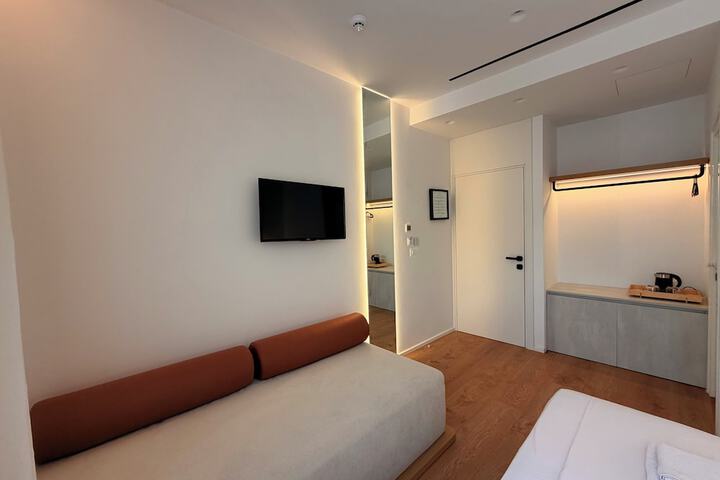 Room 11 of 34