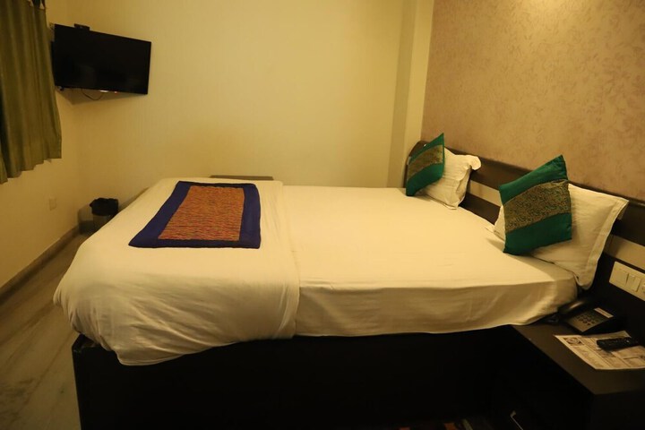 Room 8 of 35