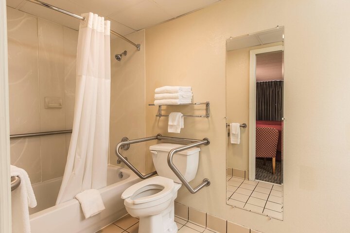 2 Queen Beds Accessible (2 of 8)