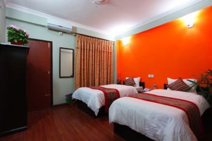 Room 10 of 18