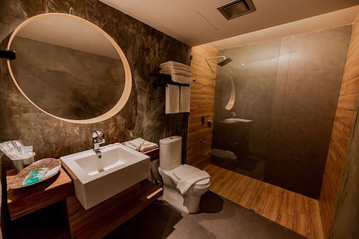 Room 6 of 120
