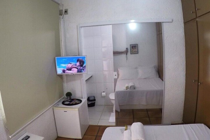 Room 13 of 32