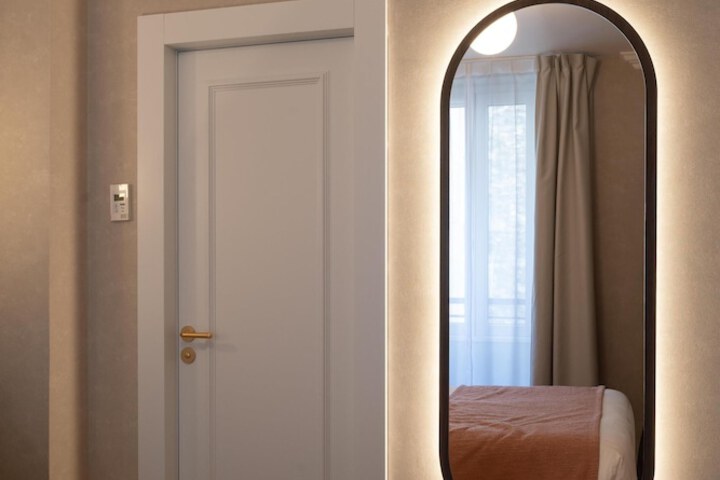 Room 9 of 48