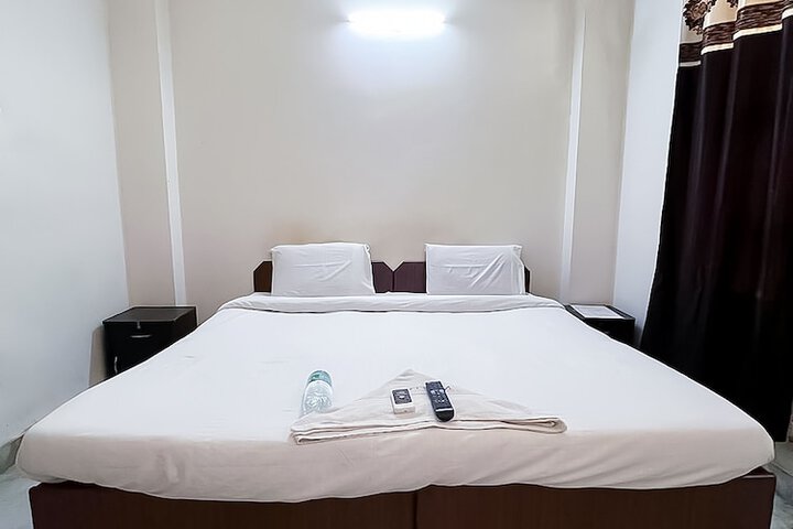 Room 11 of 28