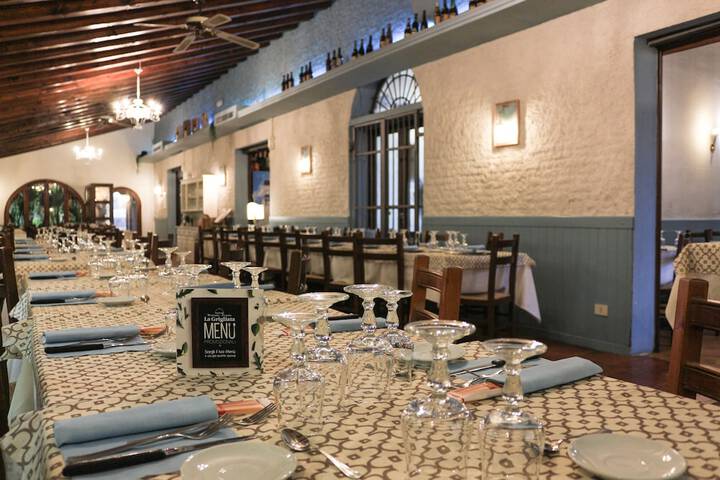 Dining 3 of 12