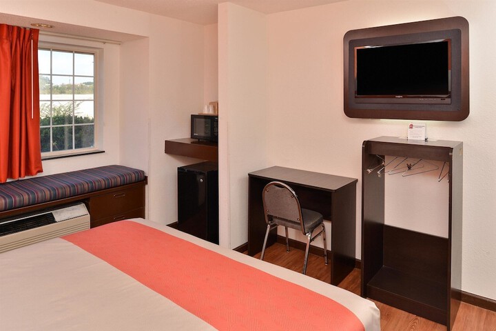 Room 17 of 27