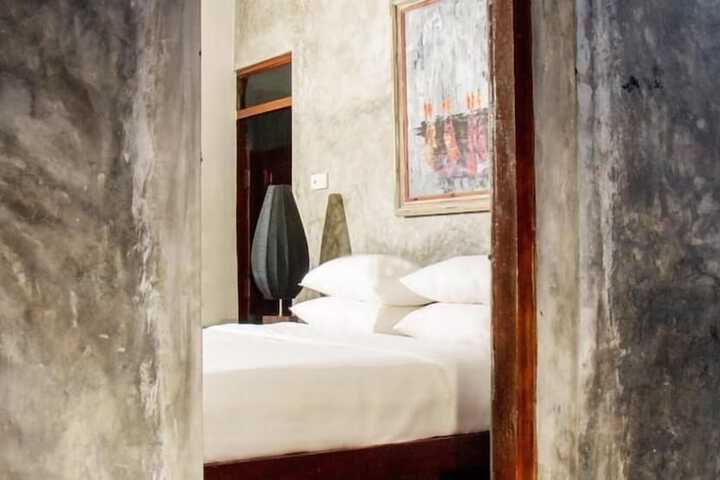 Room 7 of 28