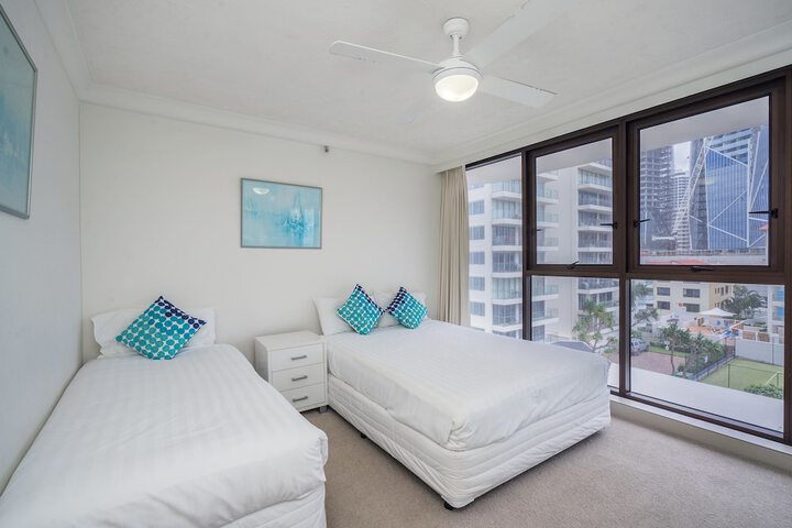 Room 5 of 105