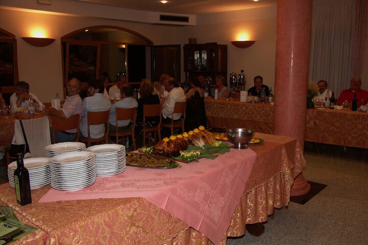 Dining 9 of 16