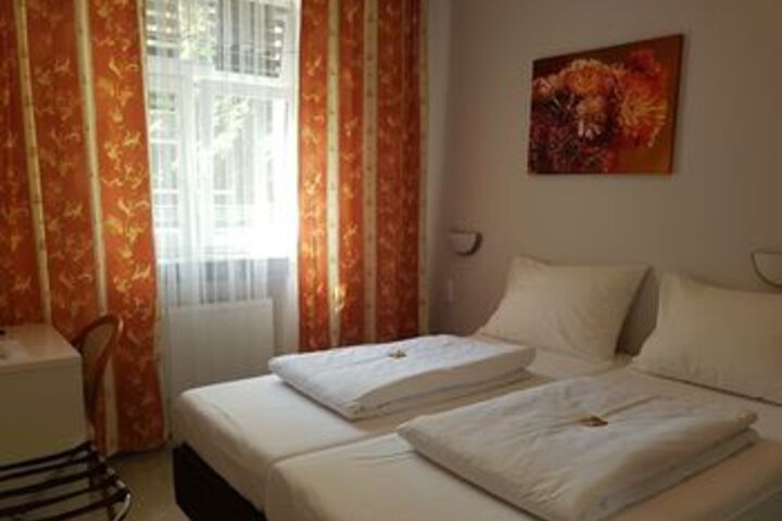 Room 12 of 20