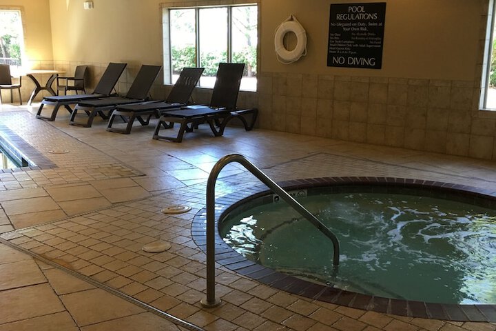 Indoor spa tub