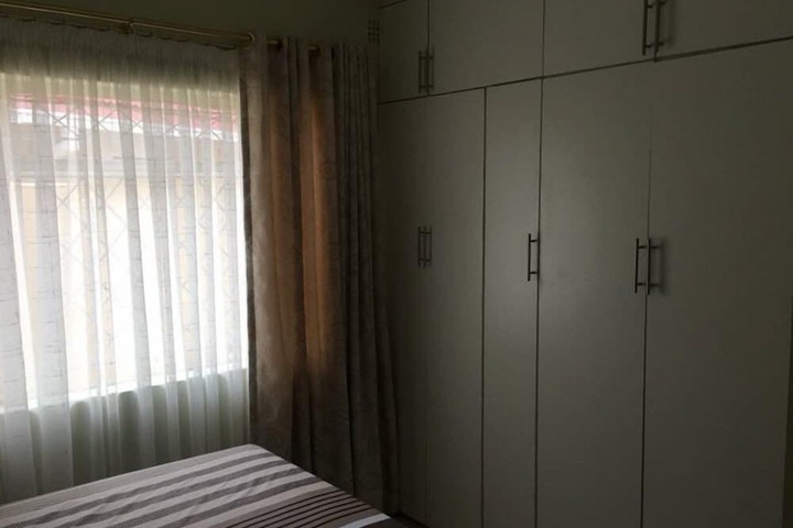 Room 9 of 11