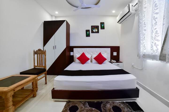 Room 10 of 14
