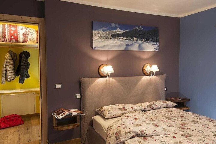 Room 6 of 38