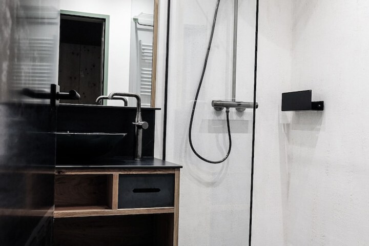 Room 8 of 32