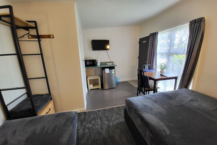 Room 8 of 16