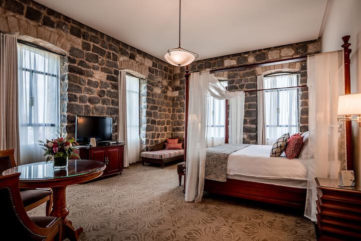 Room 20 of 177
