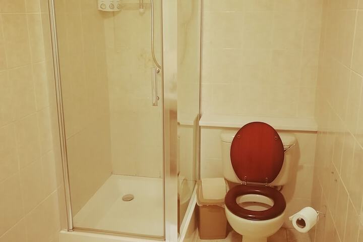 Room 25 of 33