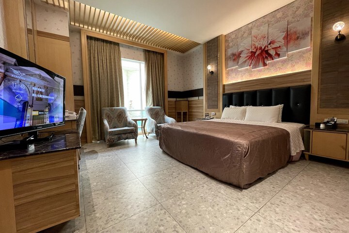 Room 48 of 83