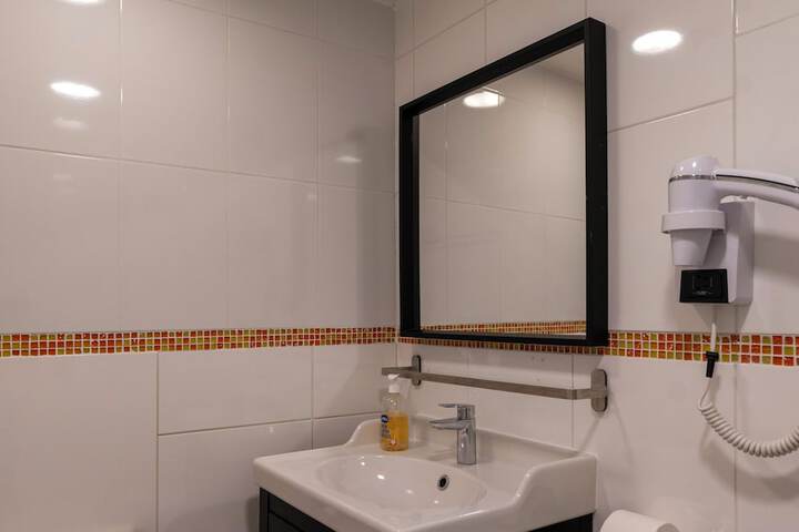 Room 15 of 25