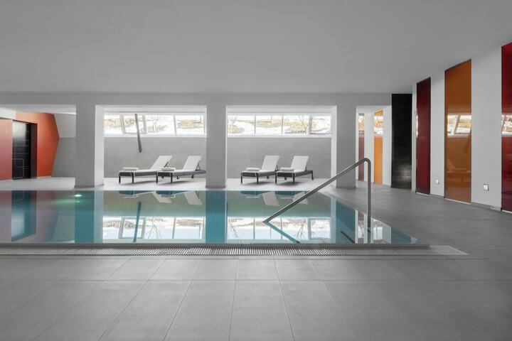Pool 44 of 107