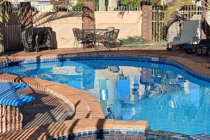 Pool 25 of 32