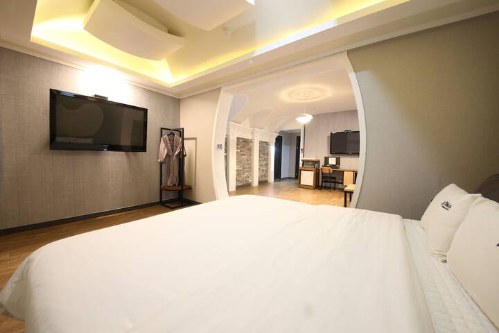 Room 15 of 49