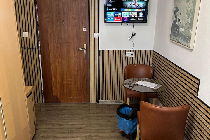 Room 15 of 25