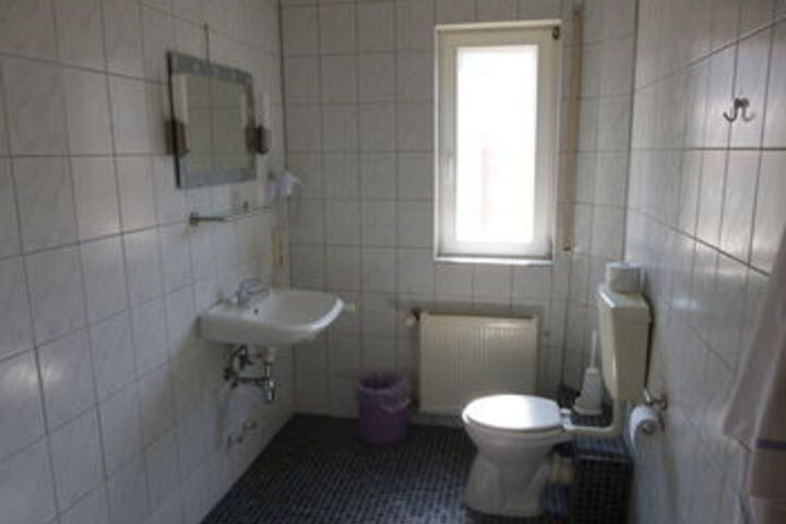 Room 5 of 32