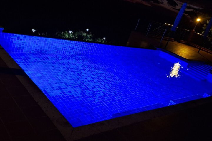 Pool 41 of 125