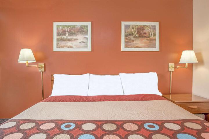 1 King Bed (1 of 8)