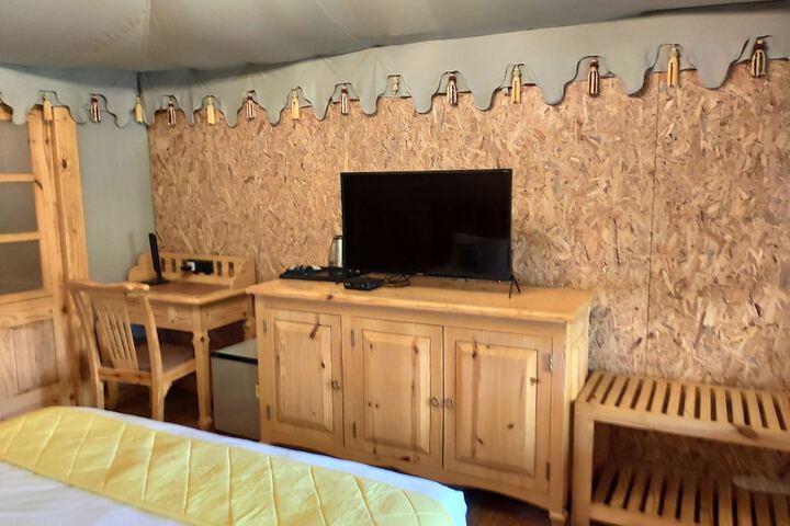 Room 4 of 37