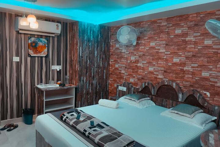 Room 6 of 23