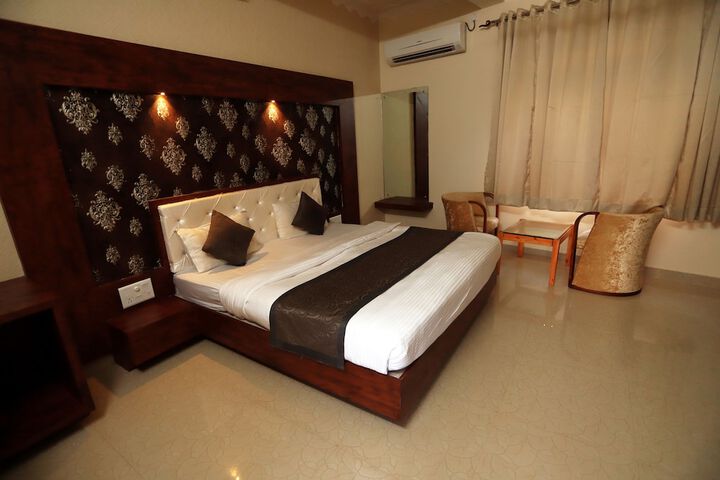 Room 2 of 48