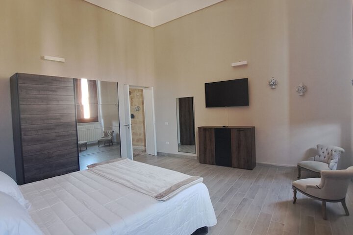 Room 3 of 10